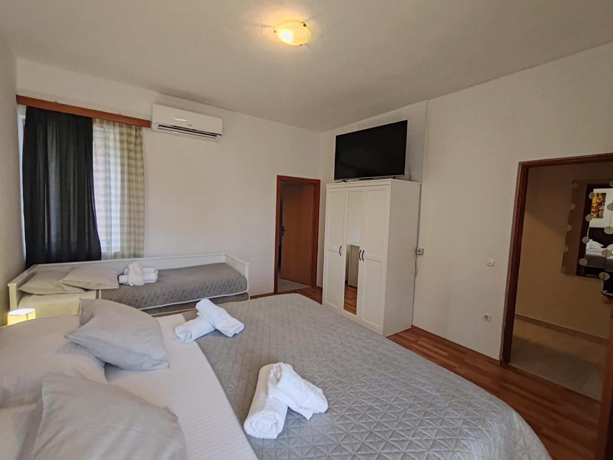 Apartments And Pansion M&R Turanj Luaran gambar