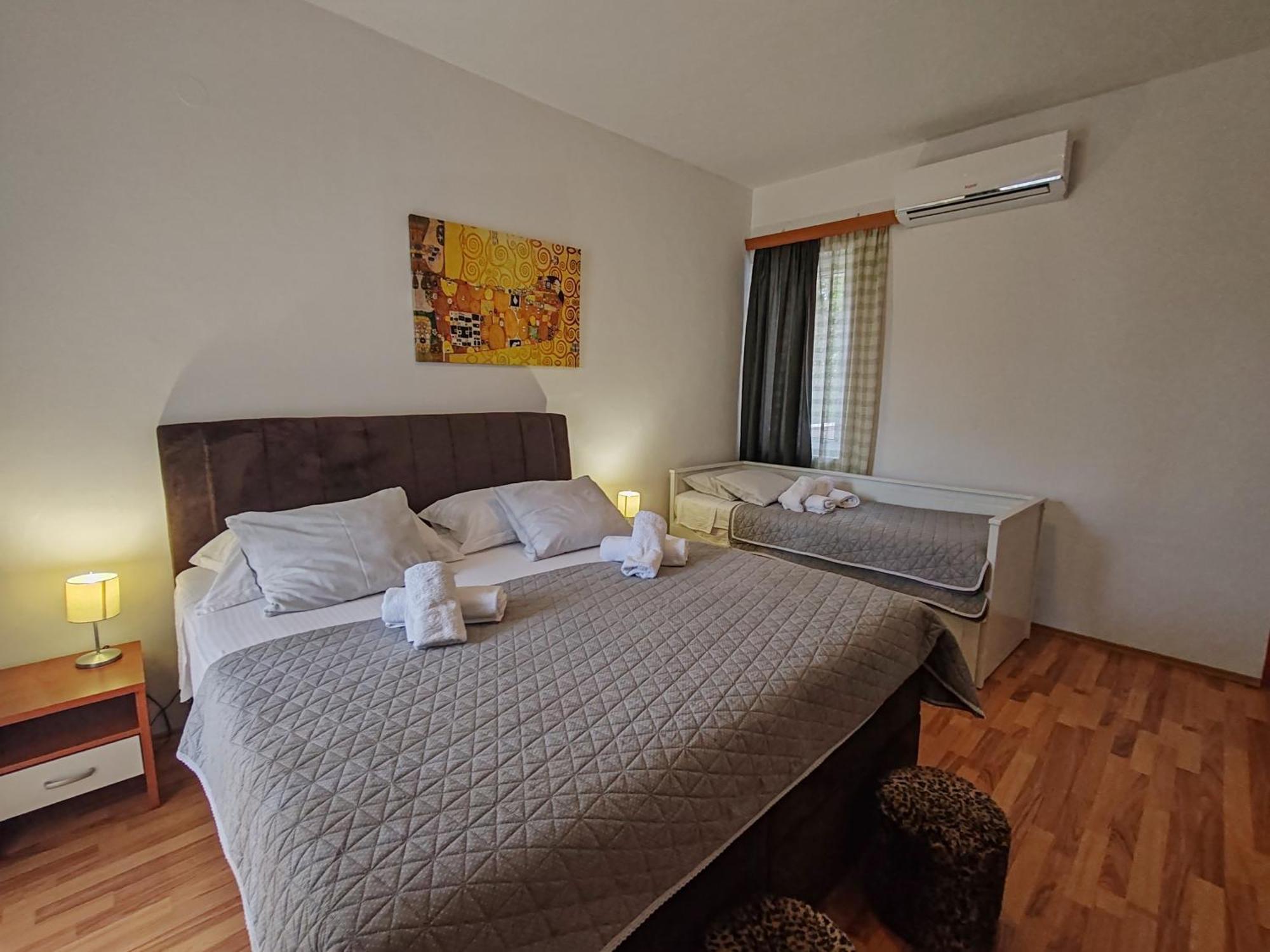 Apartments And Pansion M&R Turanj Luaran gambar